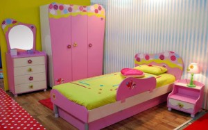 dekor kamar anak perempuan fullcolor 300x187 Tampilan Desain Interior Kamar Tidur Anak Perempuan Modern